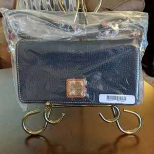 NWT Dooney & Bourke Daphne Crossbody